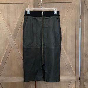 ALC Leather Zipper Front Pencil Skirt with Pockets. Black Lamb size 2 Midi